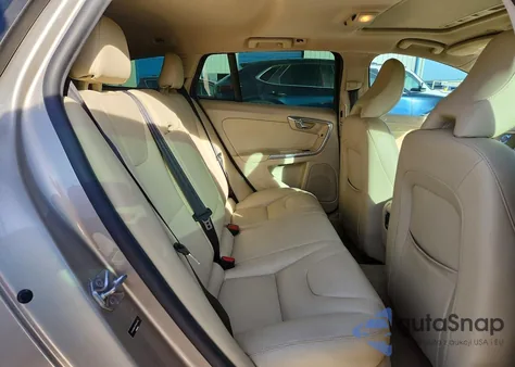 2015 Volvo V60 Premier из США, поврежденный, VIN YV140MEK7F1244745